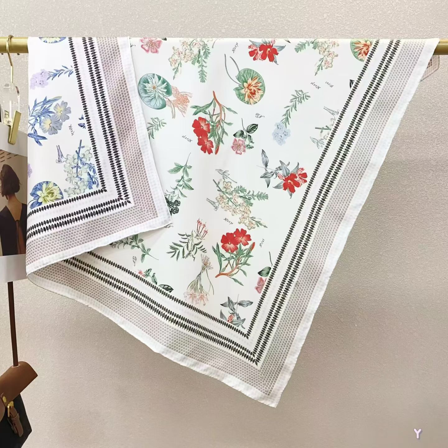 100% Real Silk Twill 90x90cm - 77g (with Pack) Square Scarf
